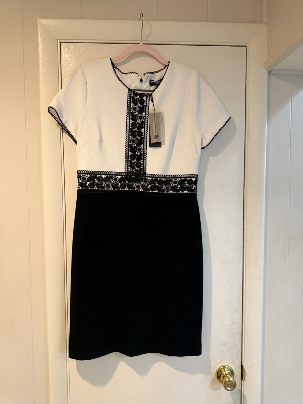 Karl Lagerfeld White and Black Short-Sleeve Dress with Embroidered Trim 10 nwt